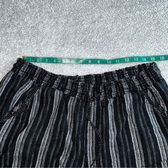 Briggs New York Black and Gray Striped High Waist Shorts - Picture 3 of 6
